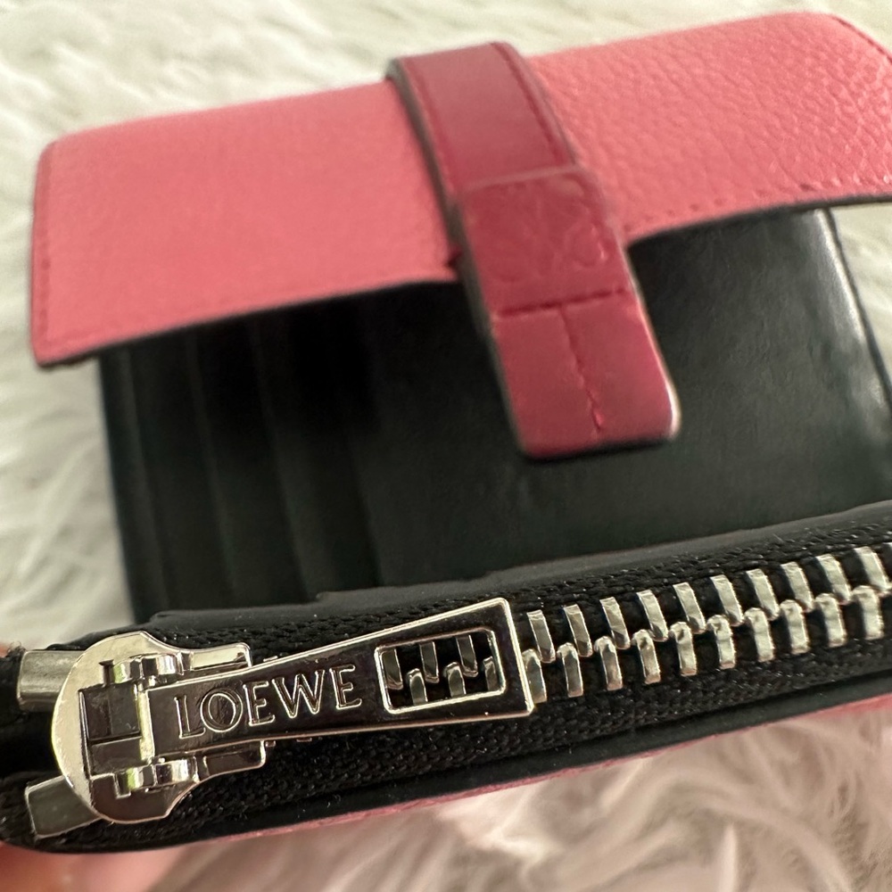 Loewe Womens Vertical‎ Small Pink leather wallet - Picture 10 of 13